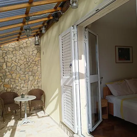 Gostinjska kuća Rita *