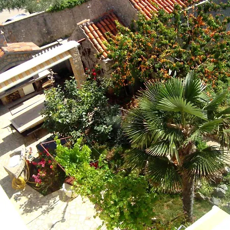 Rita بيت ضيافة كريس