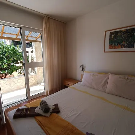 Rita Guest house *
