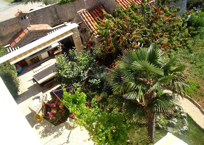 Rita Guest house Cres